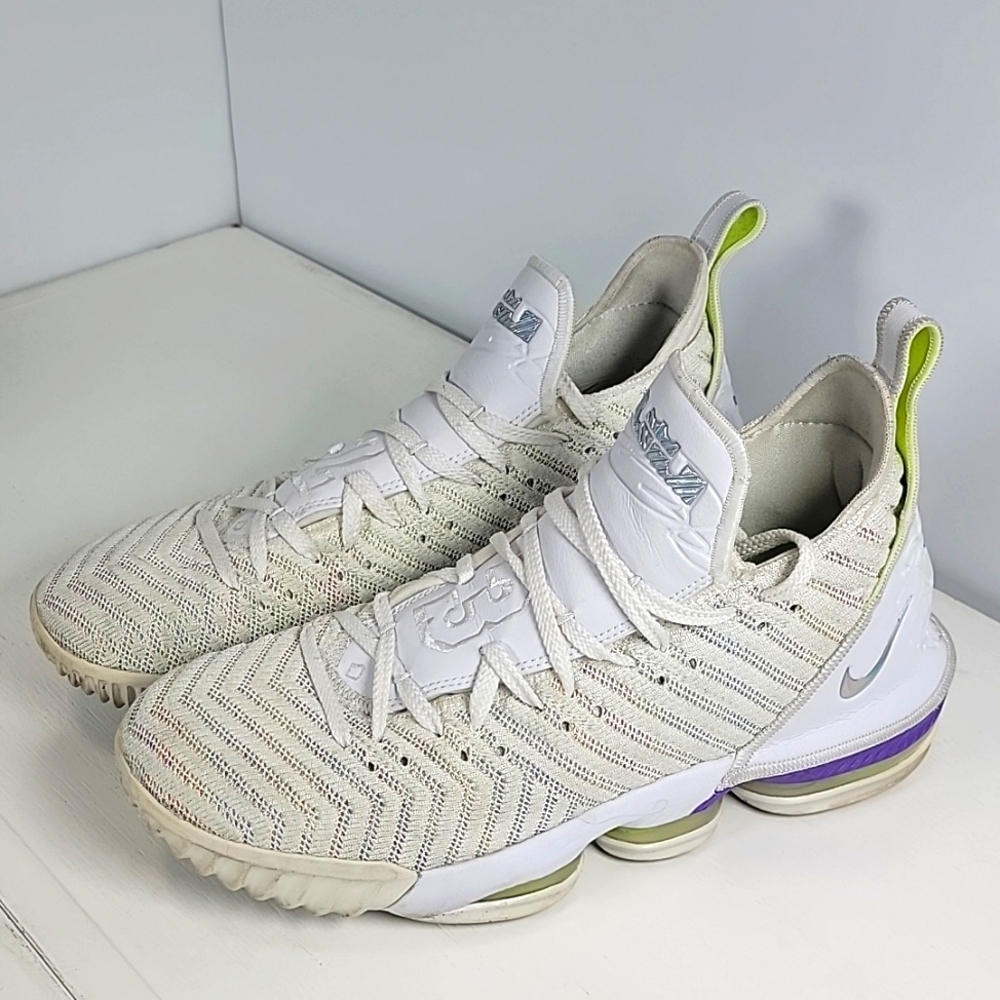 Lebron 16 Buzz Lightyear